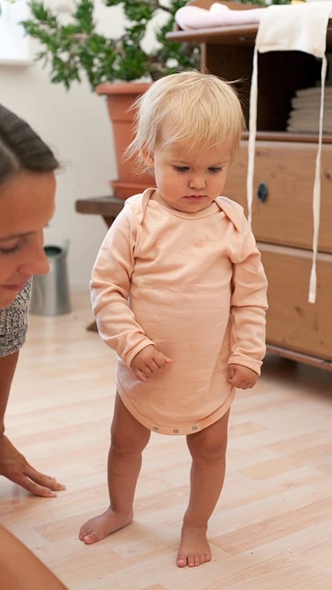 2 babies playing