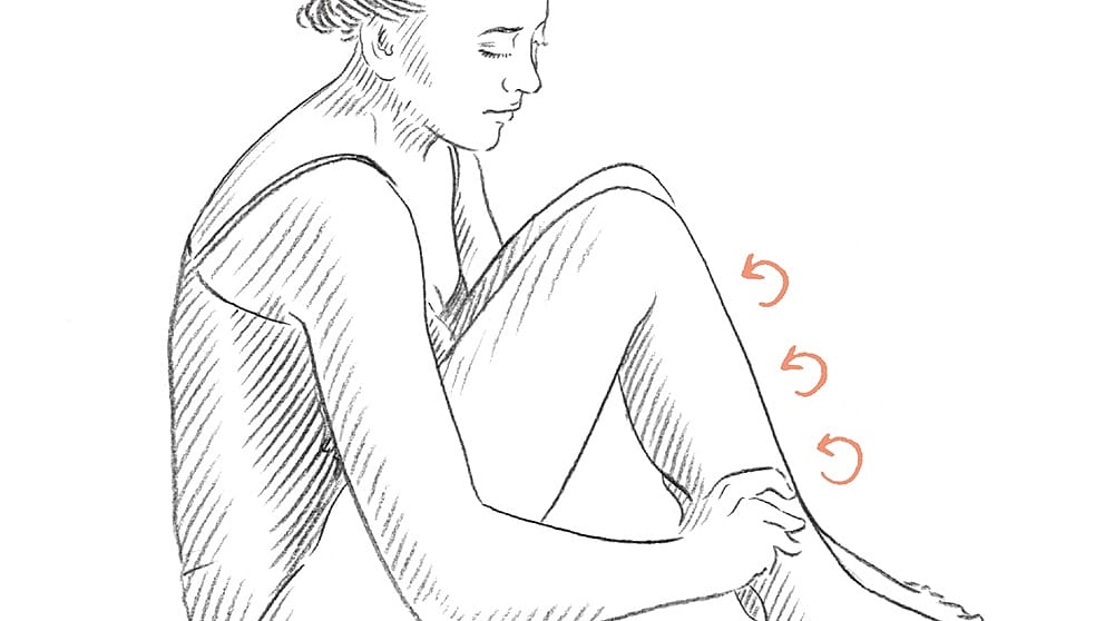 Step 4: Place the fingertips of both hands at the base of the calf on both sides